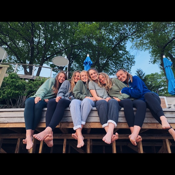 Meet your Posher, Elizabeth - Picture 2 of 4